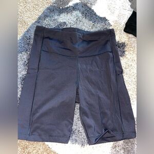 Athleta ultimate stash pocket short 7”- size S